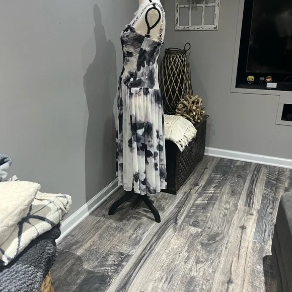 Free People Monochrome Floral Midi Dress - Picture 5 of 6